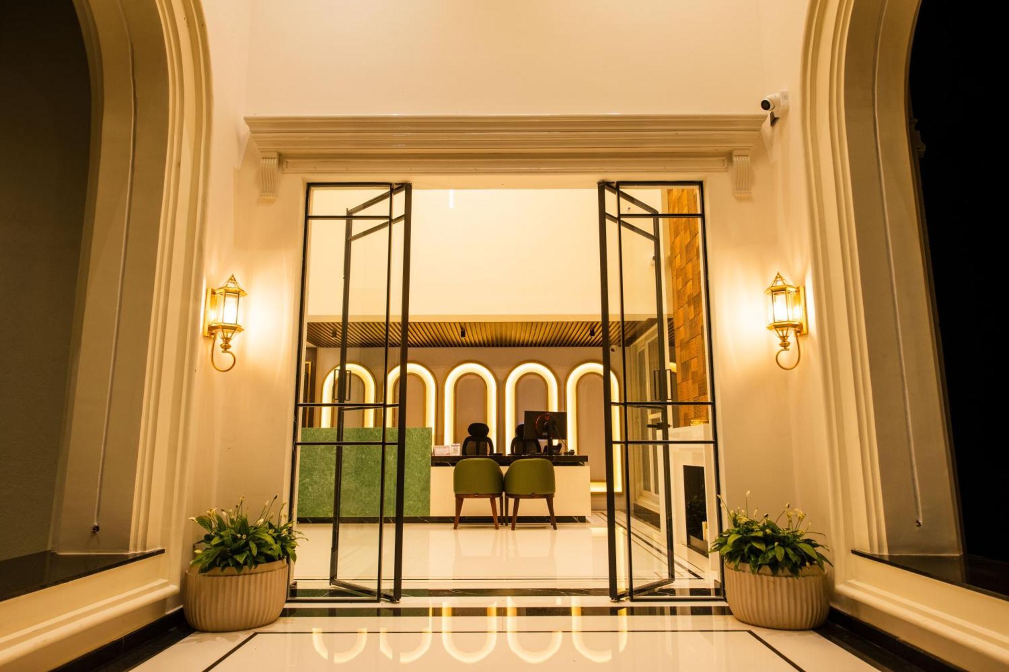 Hotel Mysore Radiance Esterno foto