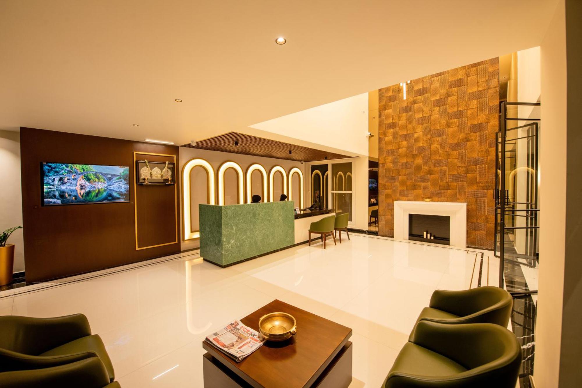 Hotel Mysore Radiance Esterno foto