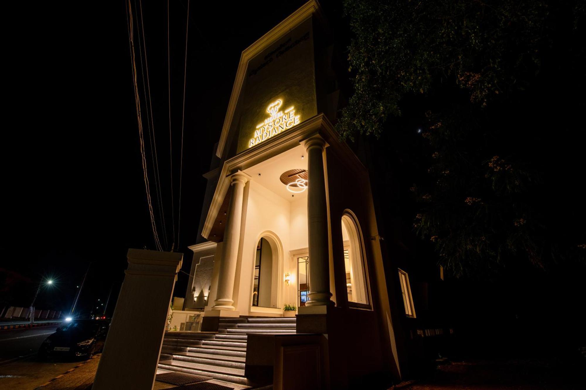 Hotel Mysore Radiance Esterno foto