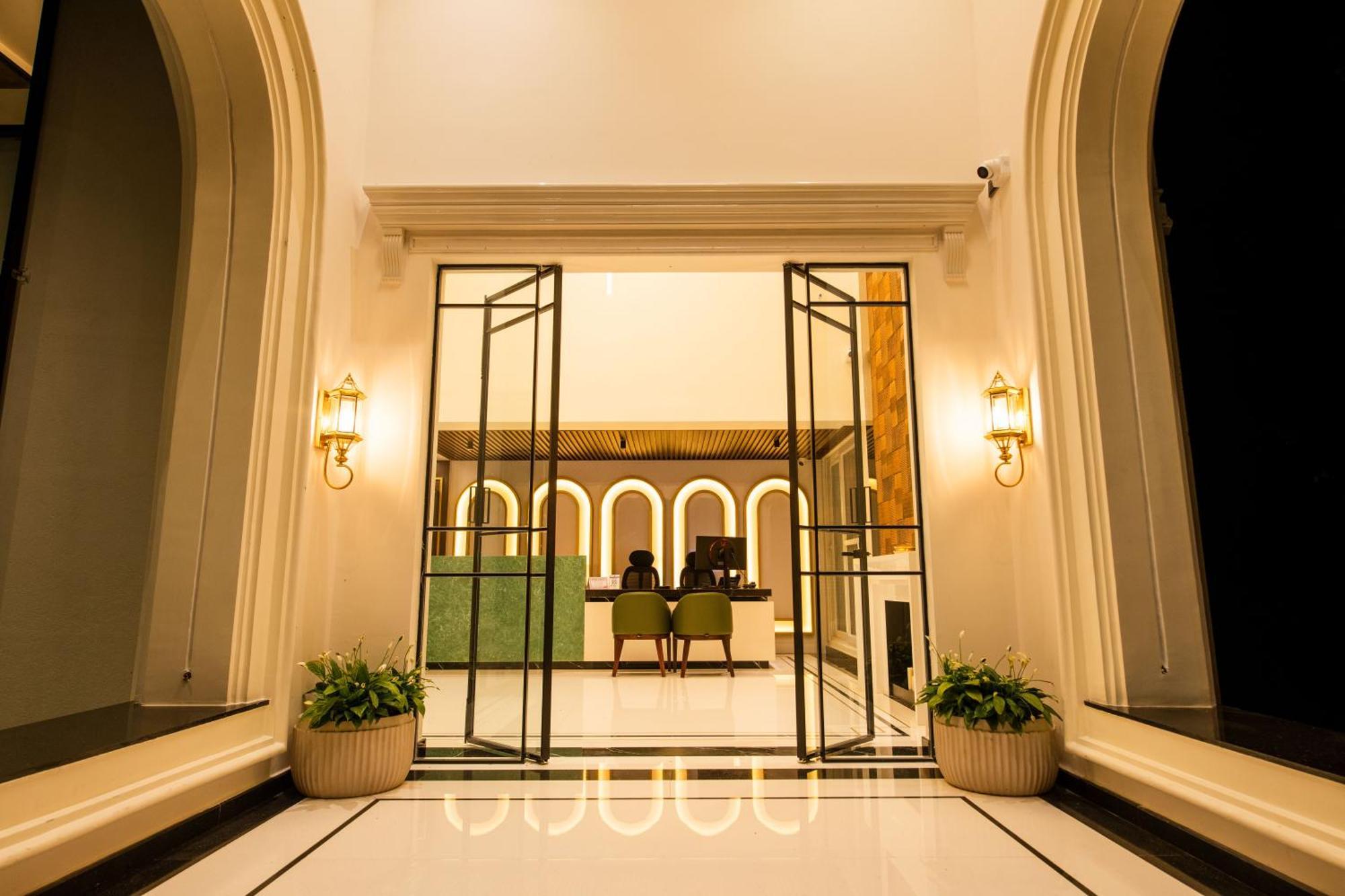 Hotel Mysore Radiance Esterno foto