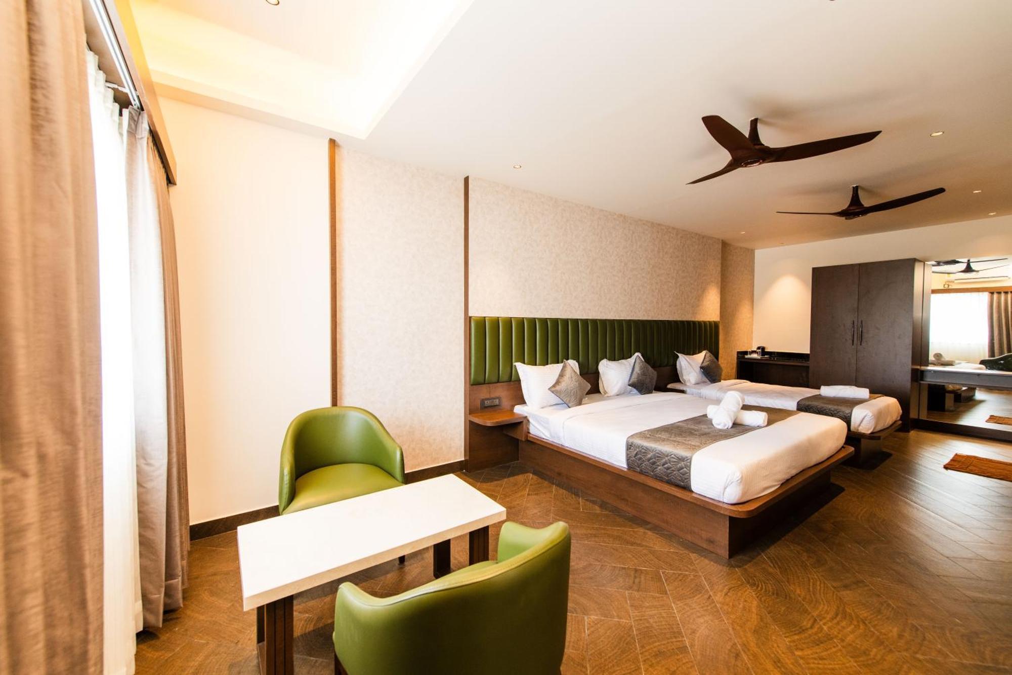 Hotel Mysore Radiance Esterno foto