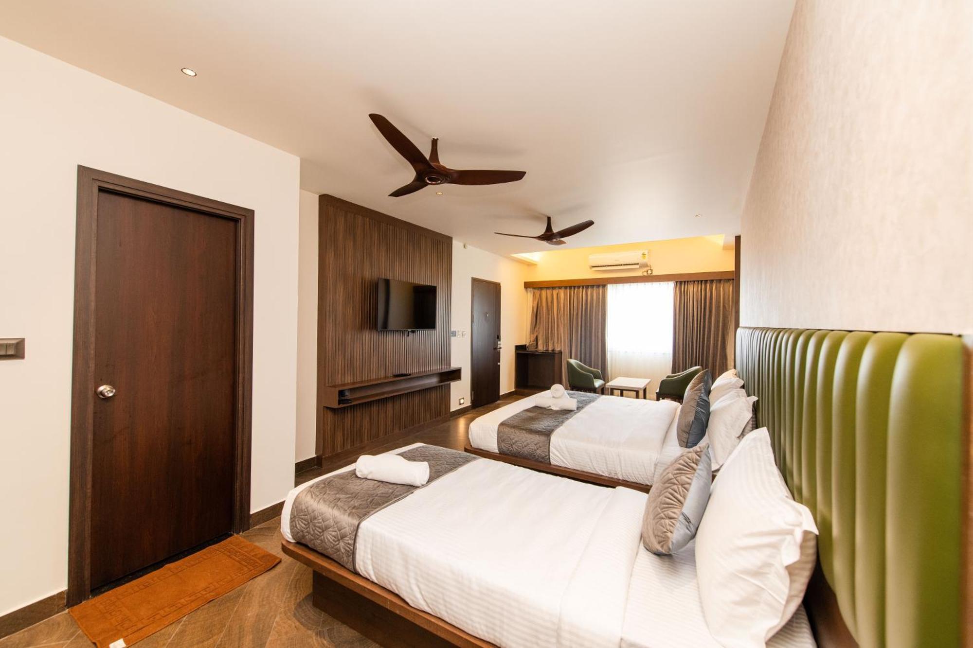 Hotel Mysore Radiance Esterno foto