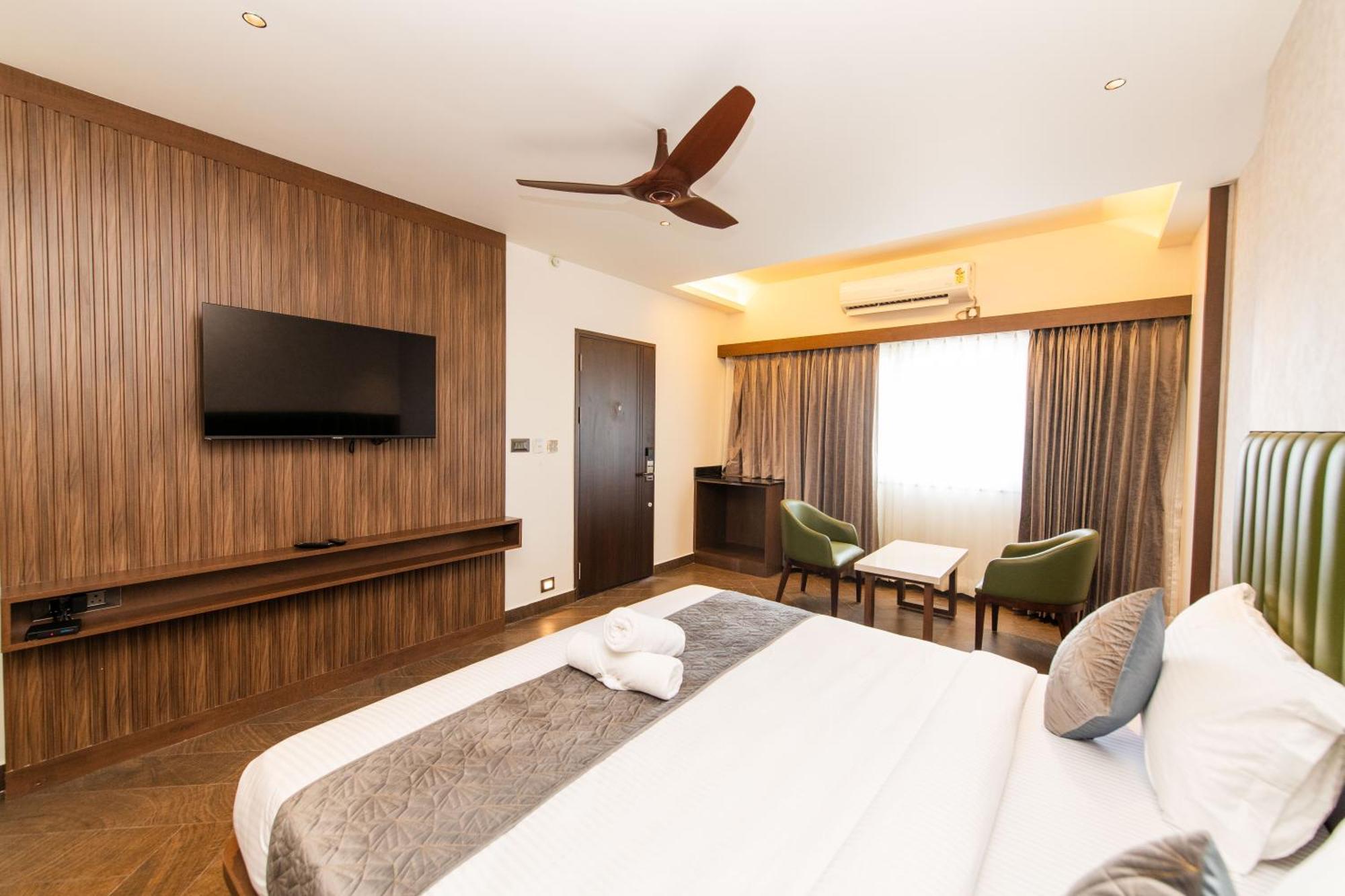 Hotel Mysore Radiance Esterno foto