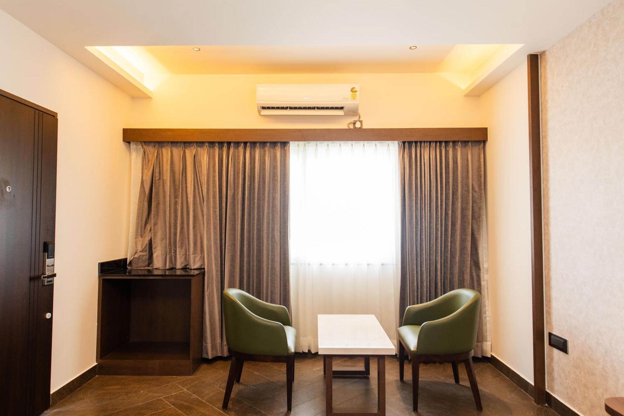 Hotel Mysore Radiance Esterno foto