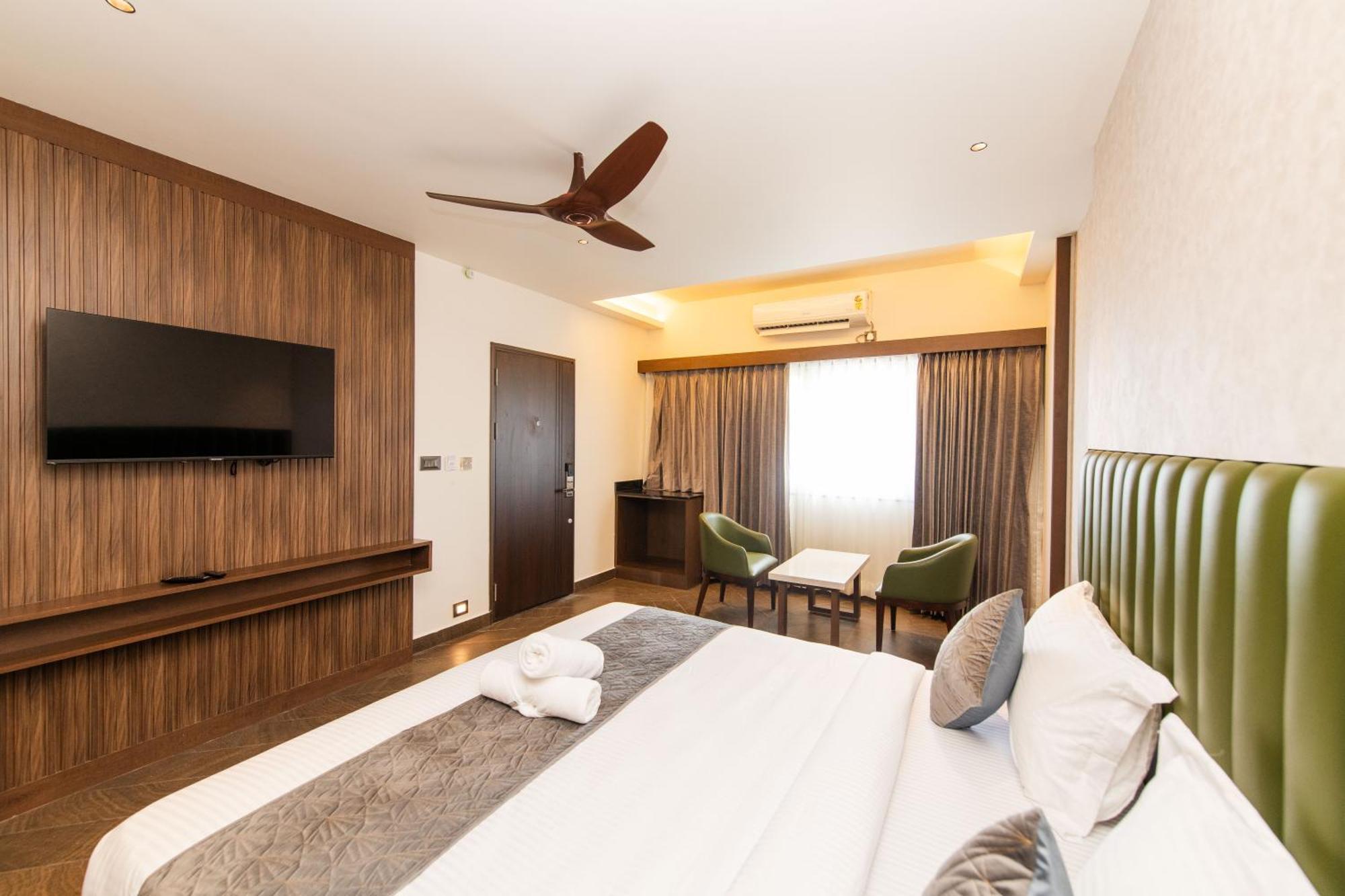 Hotel Mysore Radiance Esterno foto