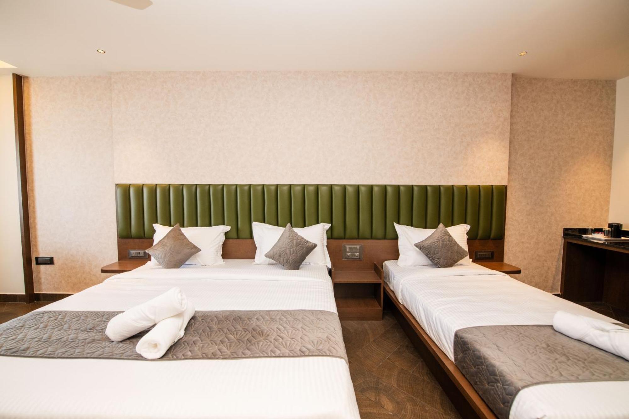 Hotel Mysore Radiance Esterno foto