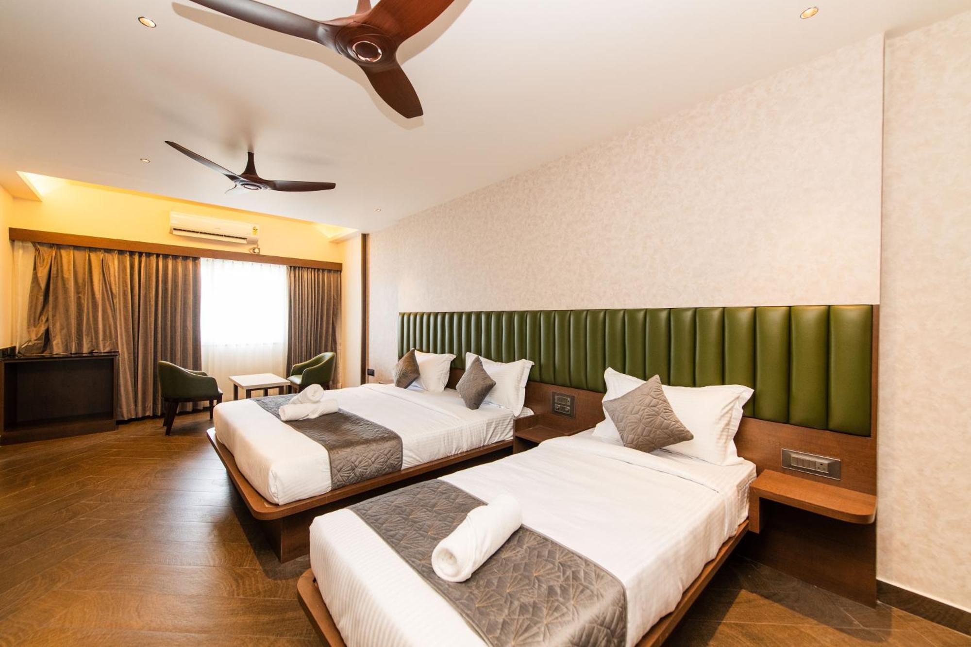 Hotel Mysore Radiance Esterno foto