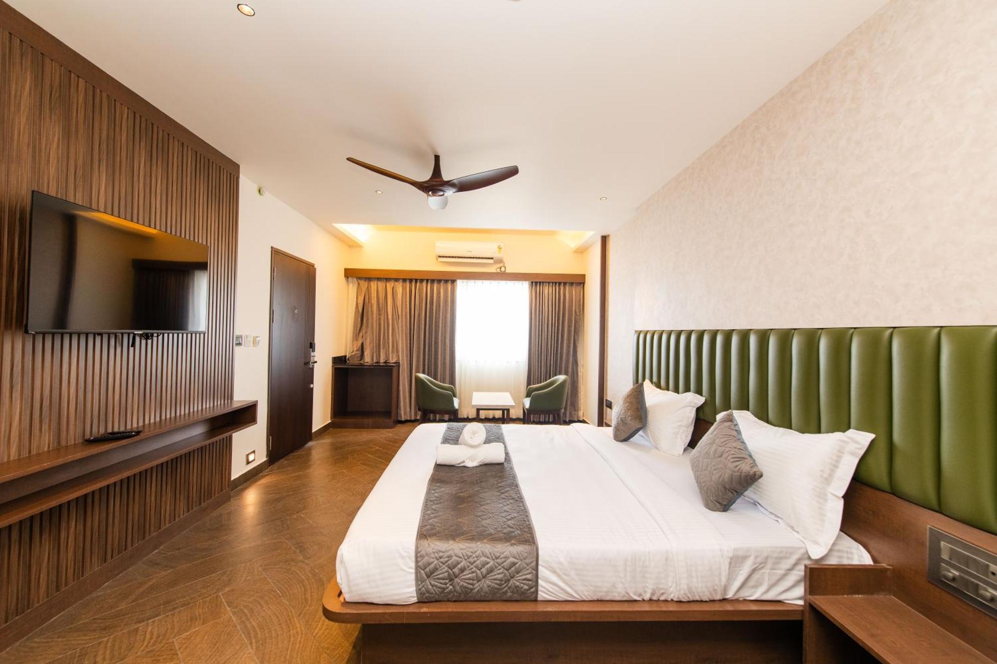 Hotel Mysore Radiance Esterno foto