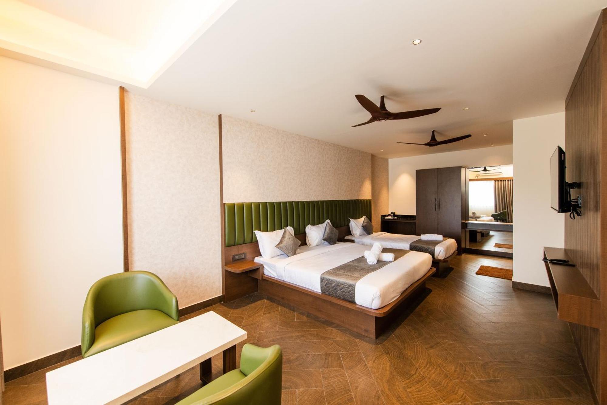 Hotel Mysore Radiance Esterno foto