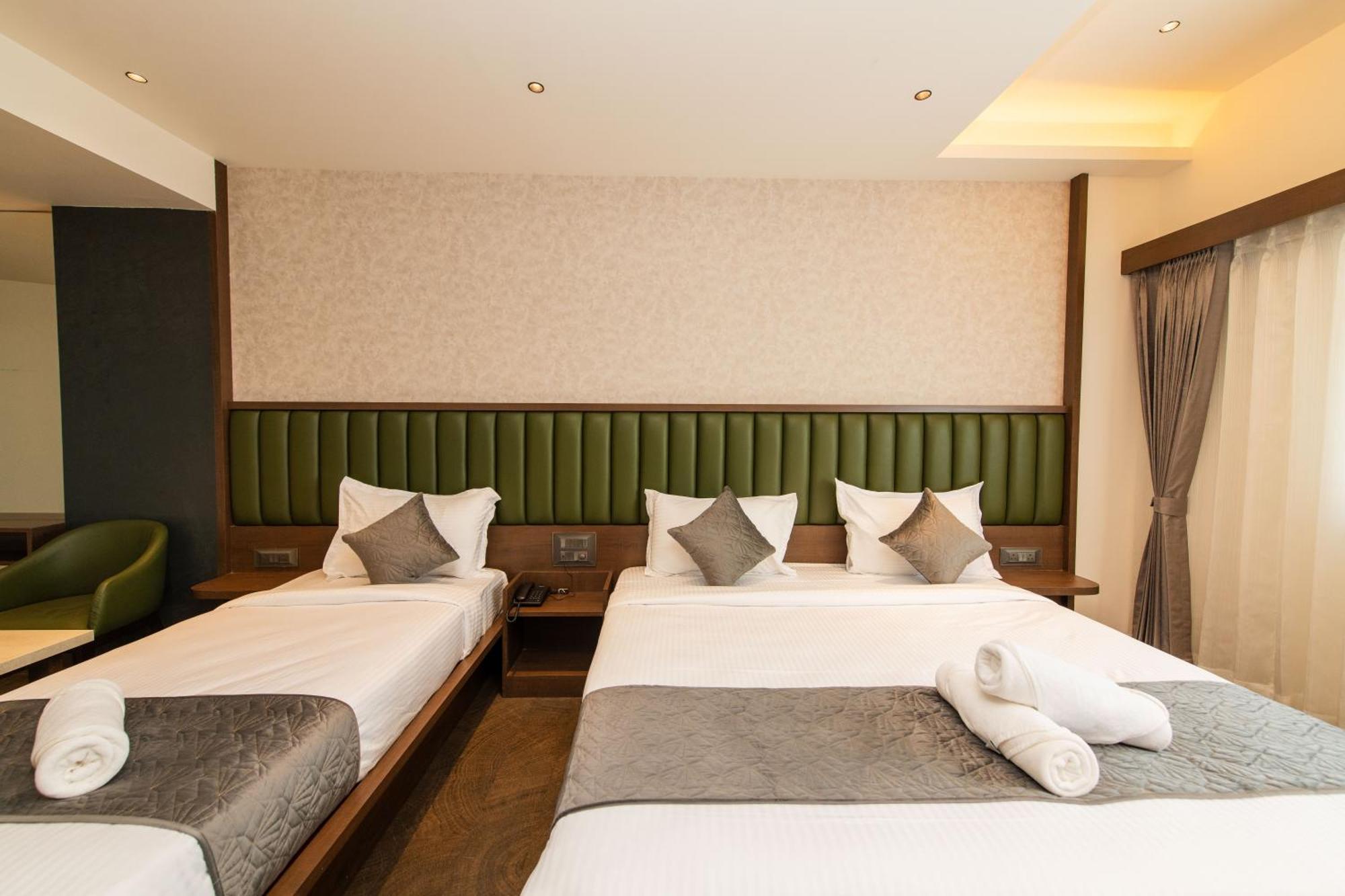 Hotel Mysore Radiance Esterno foto