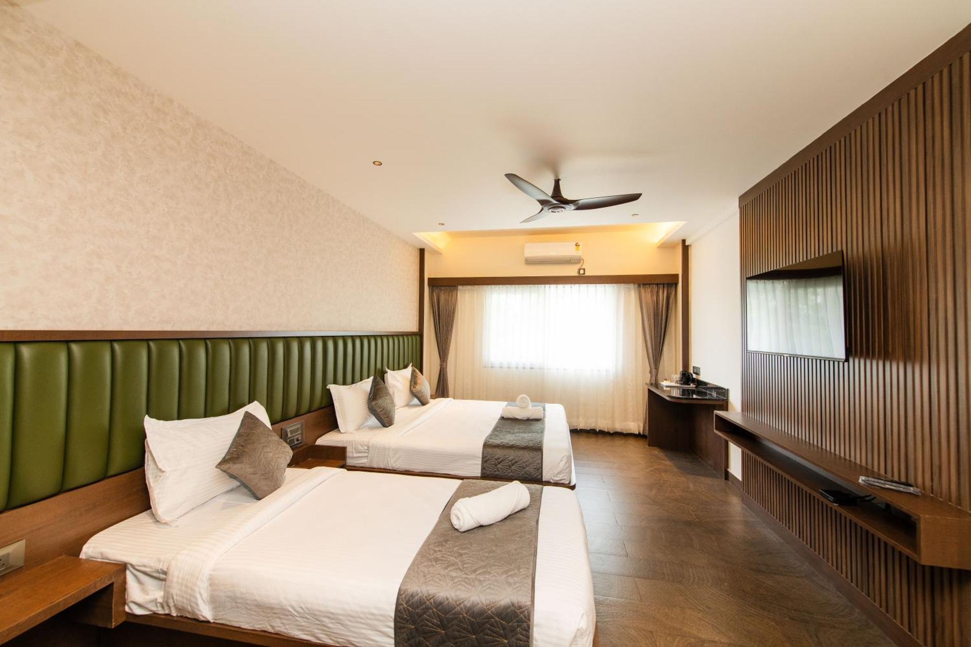 Hotel Mysore Radiance Esterno foto