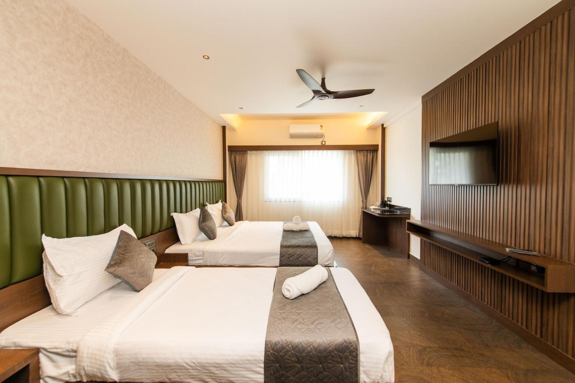 Hotel Mysore Radiance Esterno foto