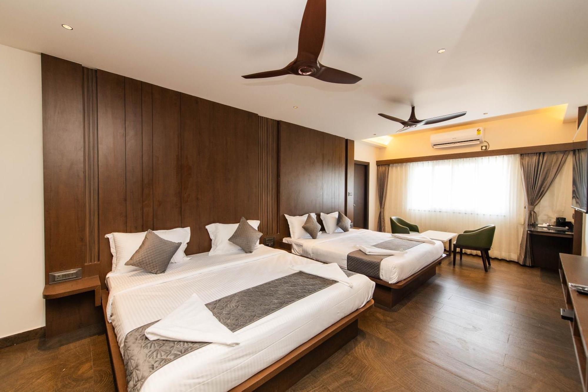 Hotel Mysore Radiance Esterno foto