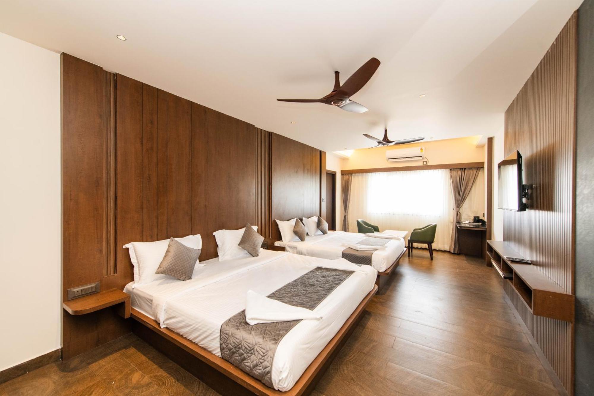 Hotel Mysore Radiance Esterno foto