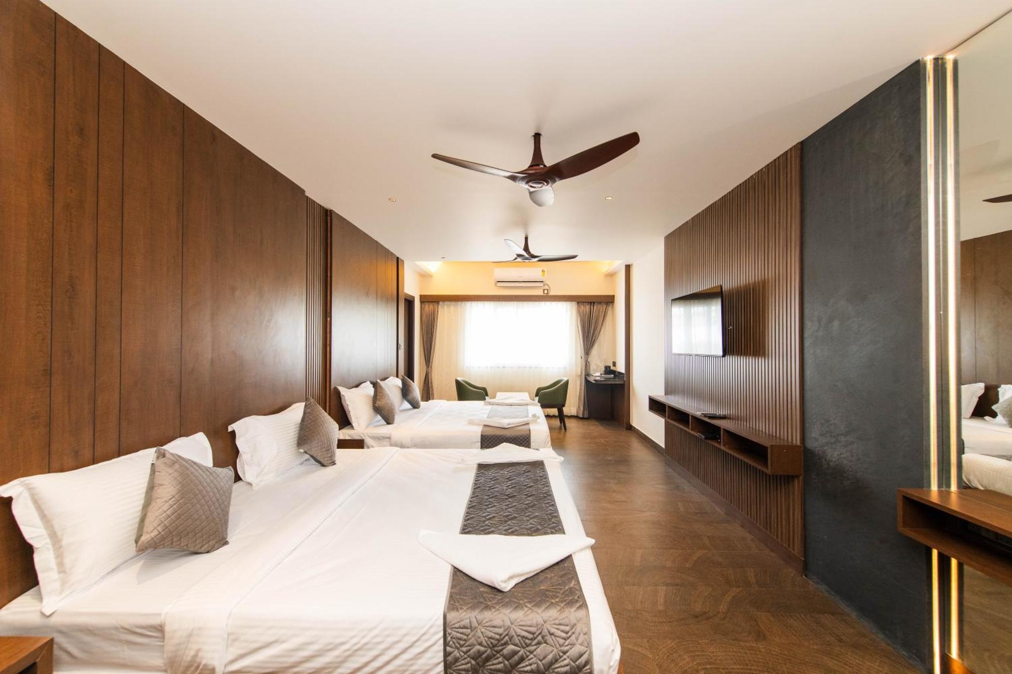 Hotel Mysore Radiance Esterno foto