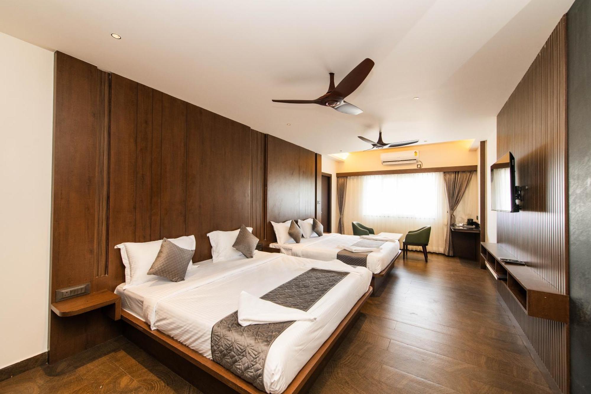 Hotel Mysore Radiance Esterno foto