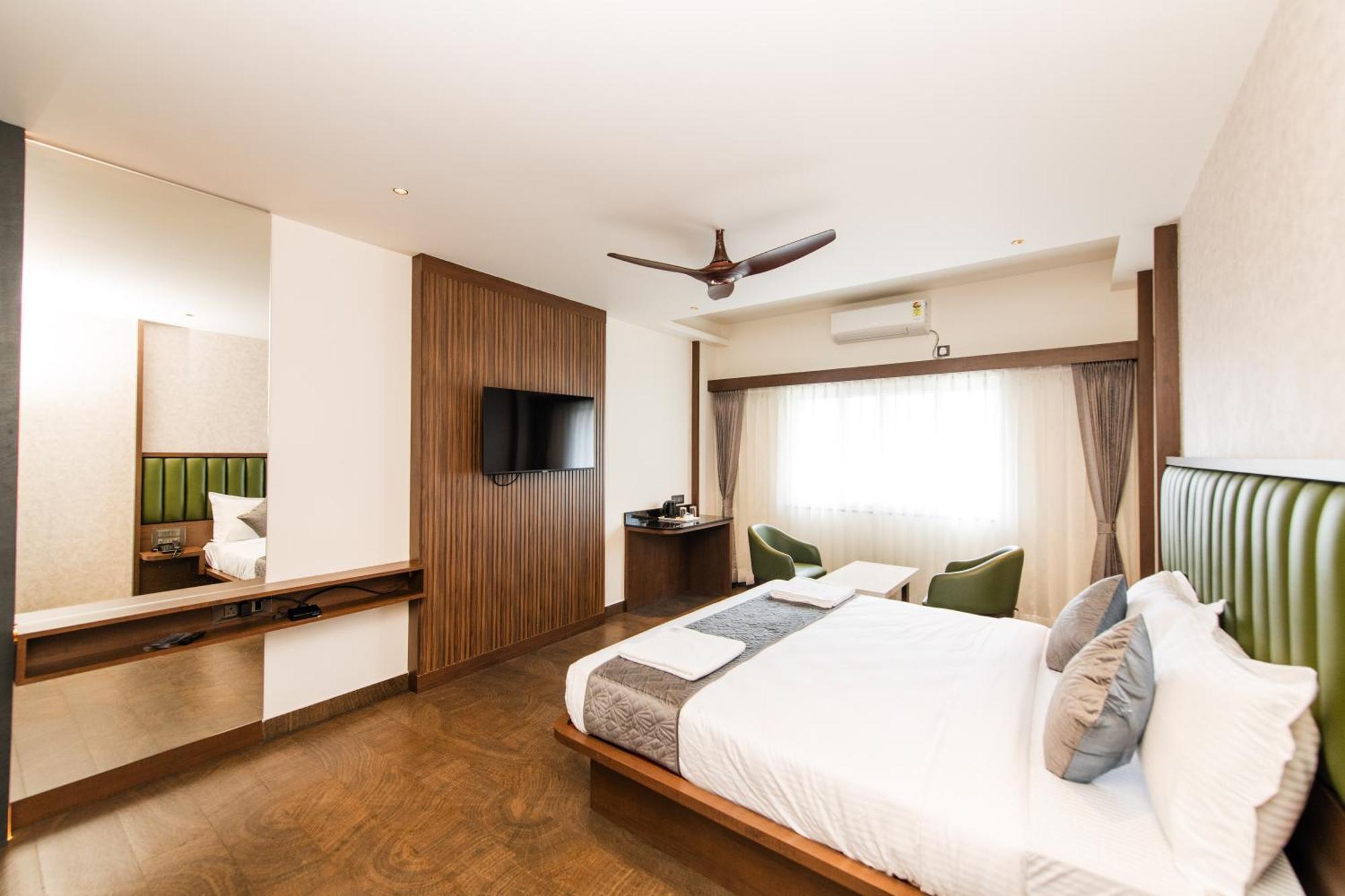 Hotel Mysore Radiance Esterno foto