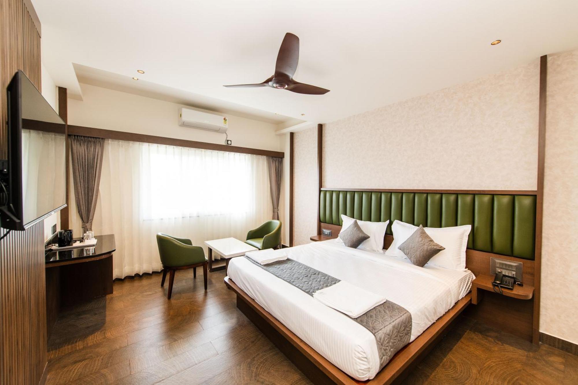 Hotel Mysore Radiance Esterno foto